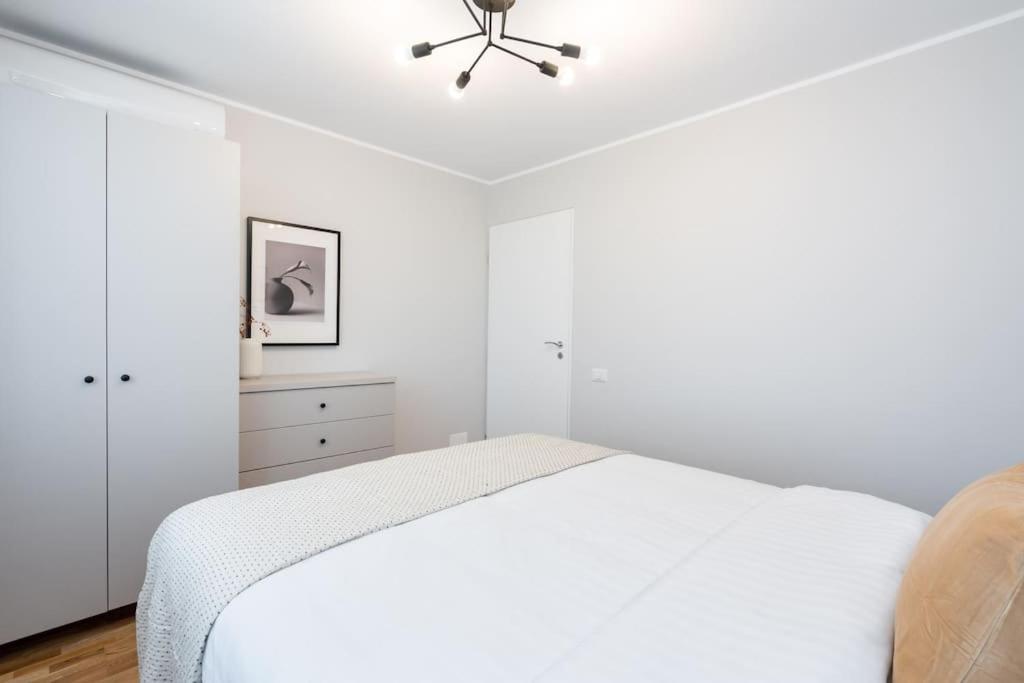 Sunny 2Br Flat - Top Location - Stunning Views Bucharest Exterior photo